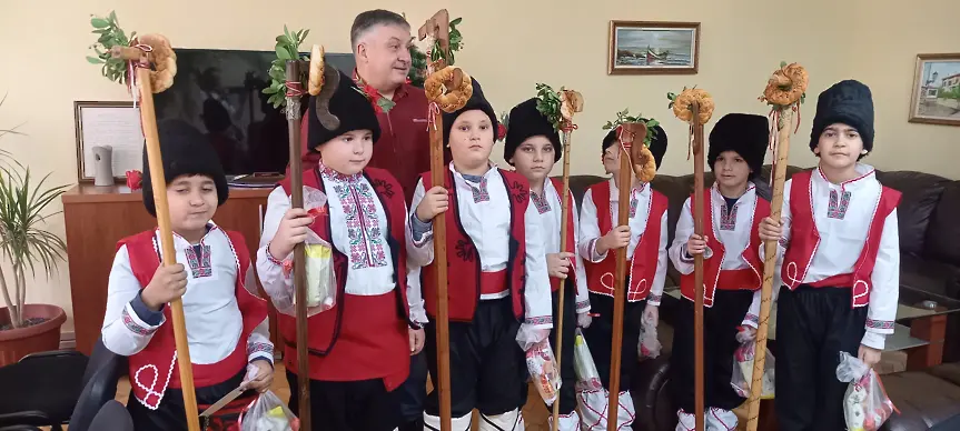 Община Гулянци започна подготовката за коледните празници