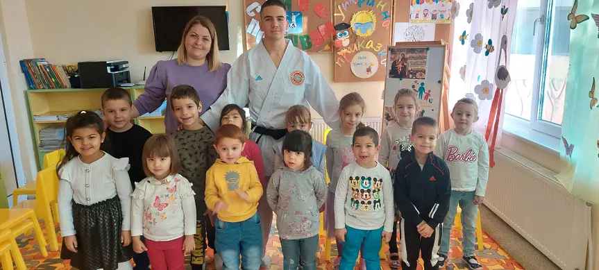Златният медалист от 16-то Световно първенство по карате Тихомир Тодоров гостува в ДГ Пролет