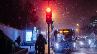 След глобата: Снегопочистващите фирми ще обработват по-голям периметър около спирките на градския транспорт