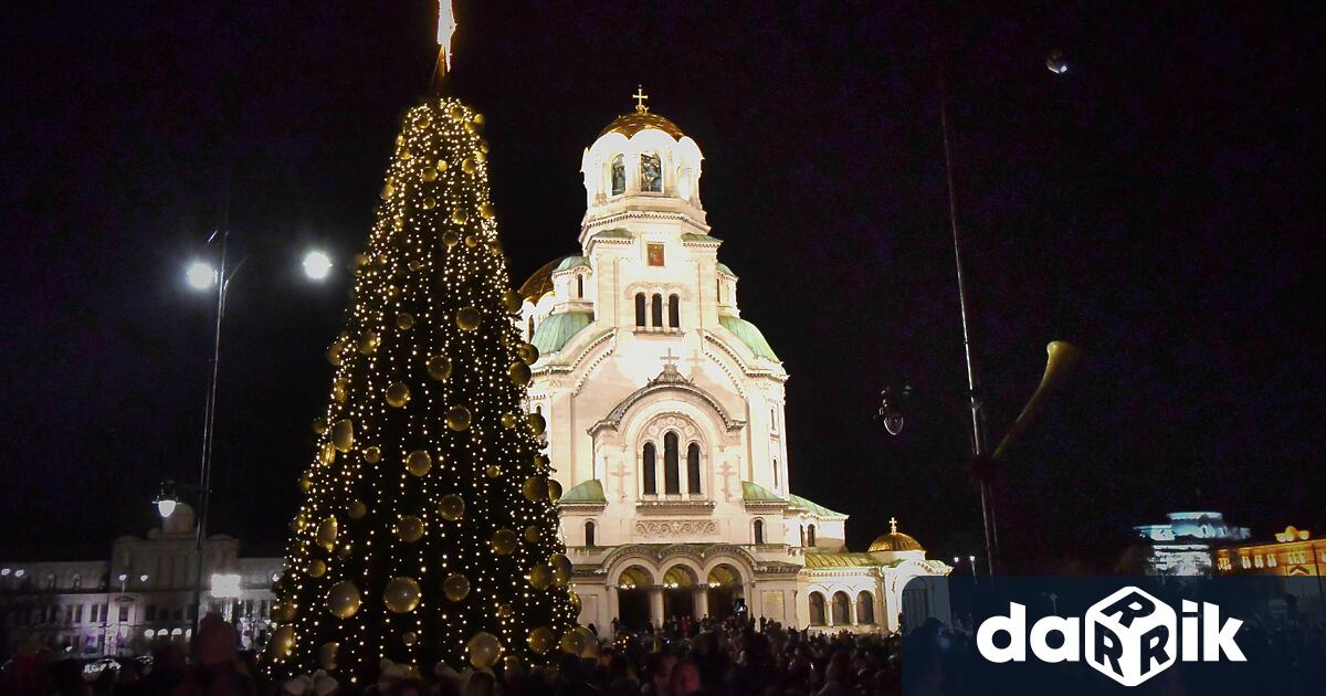 Новият столичен кмет Васил Терзиев запали празничните светлини и коледното