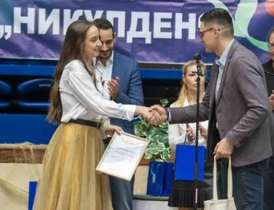 Стефани Кирякова стана посланик на СУ 