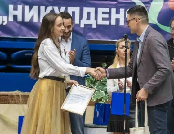 Стефани Кирякова стана посланик на СУ "Юрий Гагарин"