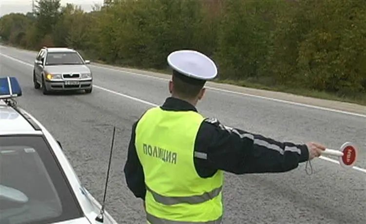 При спецакция на полицията в Бяла Слатина са връчени 24 електронни фиша на шофьори
