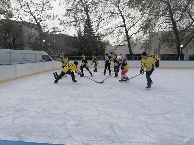  В Сливен има много деца, желаещи да спортуват на леда