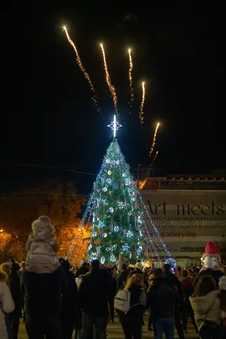 Грейнаха Коледните светлини на елхата в Кюстендил!
