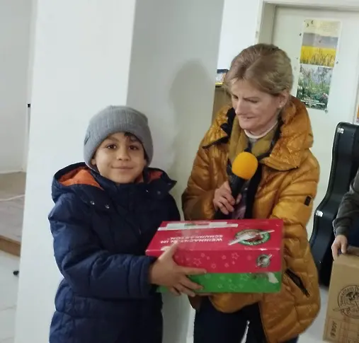 Сдружение „Дунавско сияние“ Русе раздава подаръци на 150 деца