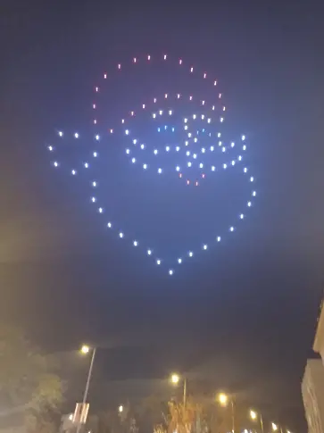 Дрон-шоу даде началото на церемонията по запалване на Коледната елха в Сливен