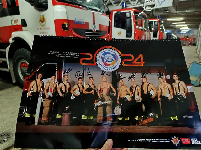Календар с български пожарникари предизвика фурор (СНИМКИ)