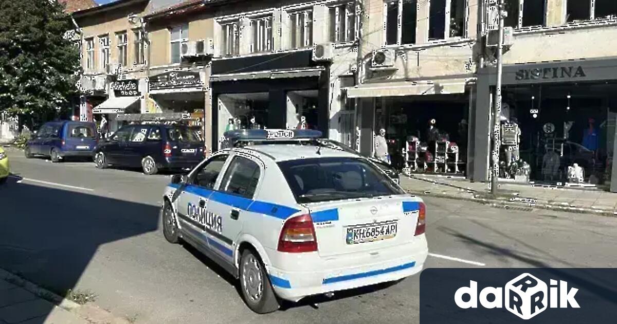 Двама мъже са задържани вчера от кюстендилски полицаи за притежание