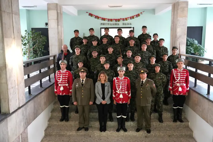 Община Габрово с жест на благодарност към учениците от XIV Ученически гвардейски отряд