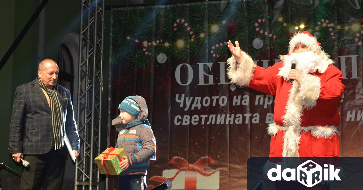Дядо Коледа изпълнения на хор Децата на Панагюрище концерт на