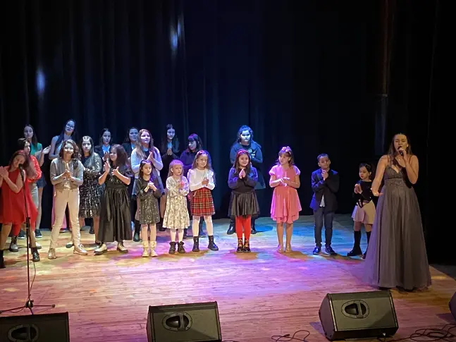 "Shining voices" - Добрич с вълнуващ коледен концерт "Да посрещнем Коледа с песни"