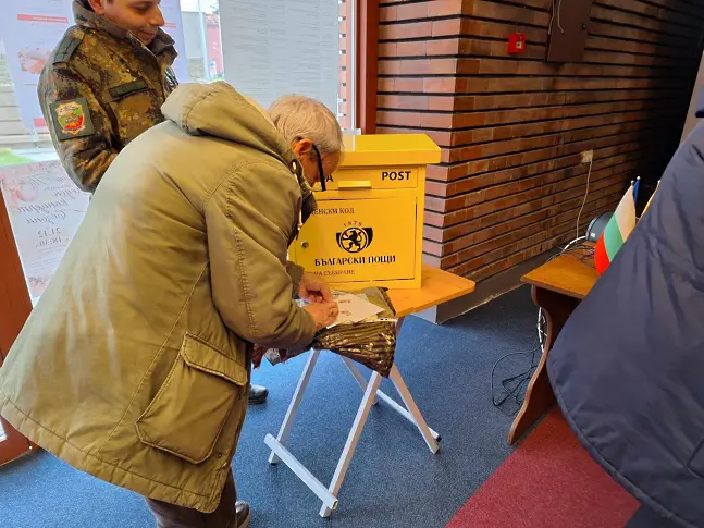 В употреба е нова пощенска марка със сградата на Сливенската митрополия