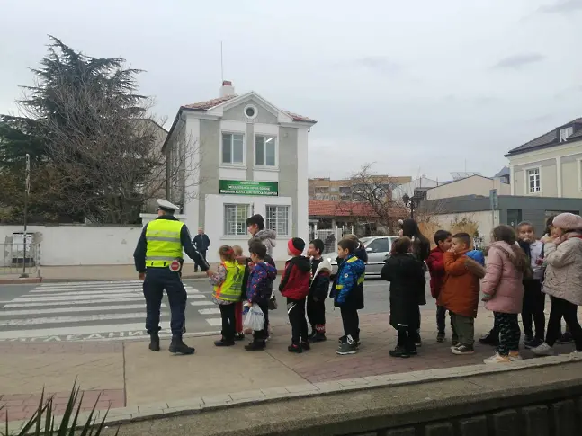 Инициатива за детската пътна безопасност подкрепена от полицията в Сливен