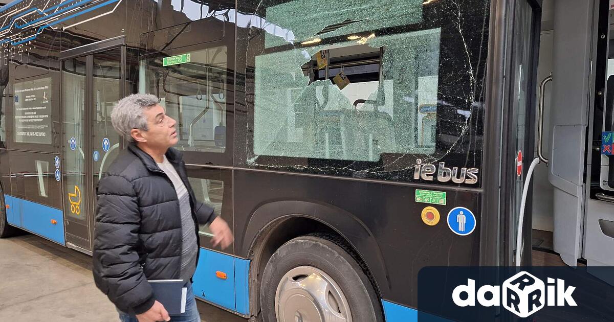 Три момчета от Бургас едва не предизвикаха катастрофа на автобус