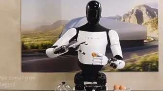 Запознайте се с Optimus-Gen 2 - новия хуманоиден робот на Tesla, който може да кляка и да вари яйца (видео)