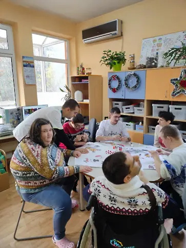 Тематични ателиета представиха в Дневния център за пълнолетни с увреждания