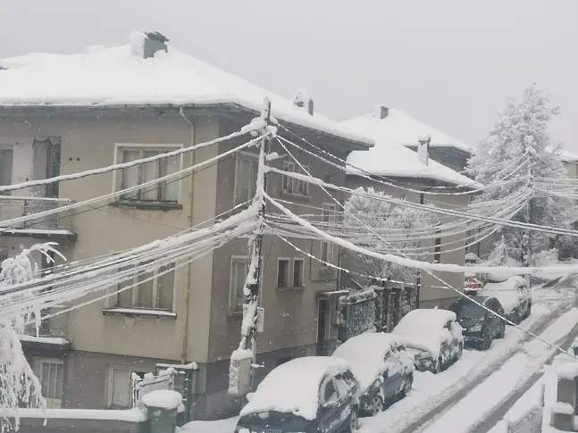 20 населени места в Смолянско без електричество заради скъсани електропроводи 