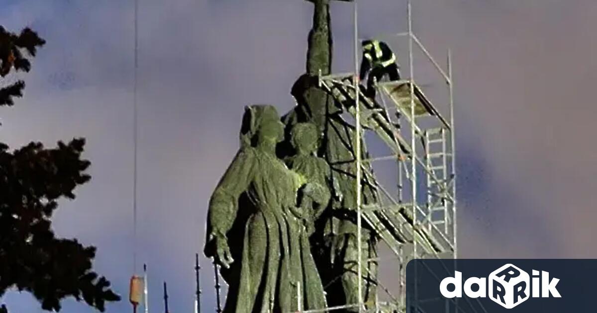 Четвърти ден от демонтажа на Паметника на Съветската армия в