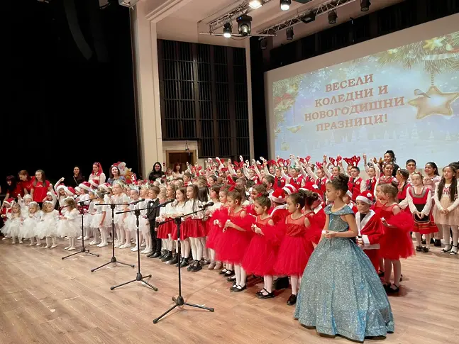 Над 500 деца и ученици участваха в коледните концерти във Враца