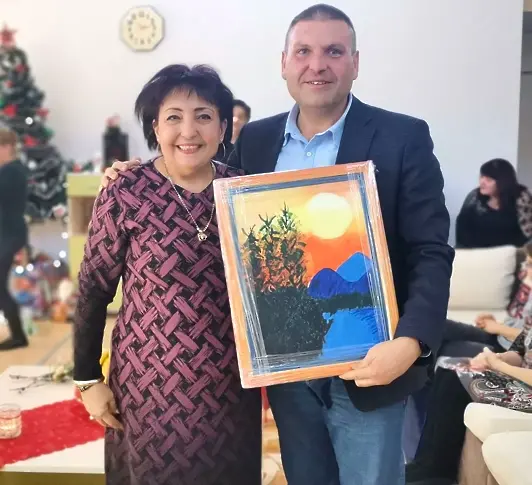 Приятели и дарители бяха гости на коледен празник на децата от шестте Центъра за настаняване от семеен тип в Плевен  