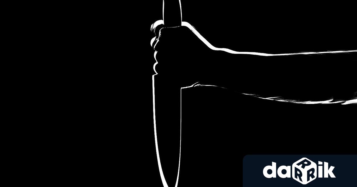 Рецидивист заплаши с нож мъж в блока му във Варна