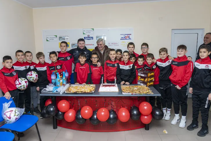 Детско-юношеската школа на ОФК Локомотив (Мездра) закри официално най-успешната си година през последното десетилетие