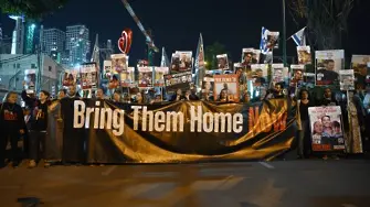 Масови протести в Тел Авив след убийство по погрешка на трима заложници