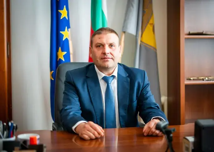 Десетки поздравителни адреси получи д-р Валентин Христов по повод избора си за кмет на Община Плевен