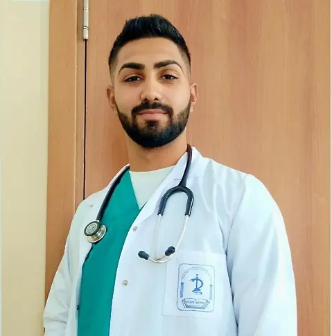 Бъдещ лекар от ромска махала помага безвъзмездно на съгражданите си 