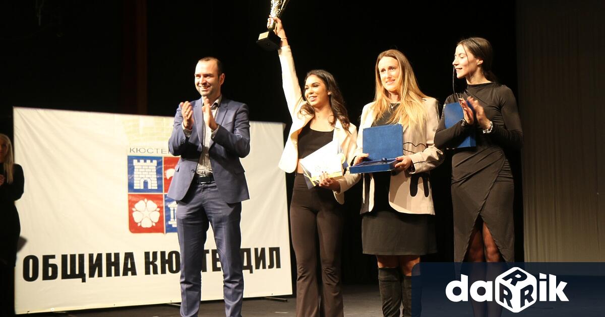 Вицесветовната шампионка по естетическа групова гимнастика Рая Сръндева e Спортист