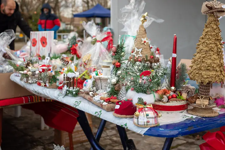 Събраха 4400 лева на поредния концерт и базар „За една по-светла Коледа“ в село Роза