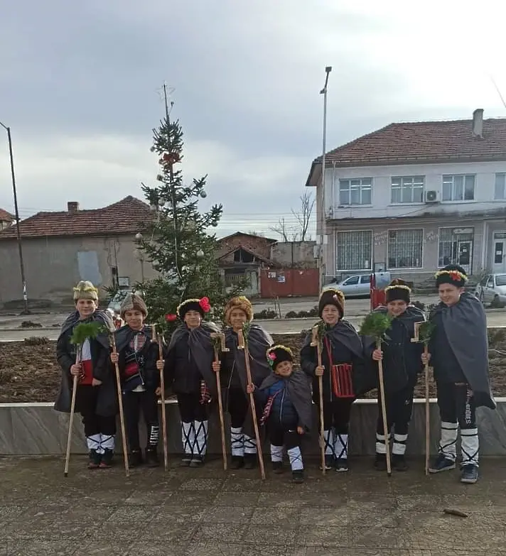 Коледари благославяха в село Малчика