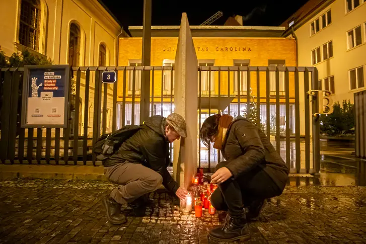 Ден на траур в Чехия, след като стрелец уби 14 души в университет в Прага