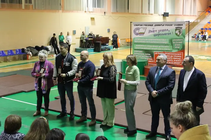 Областният управител участва в награждаването на най-изявените спортисти на Спортно училище 