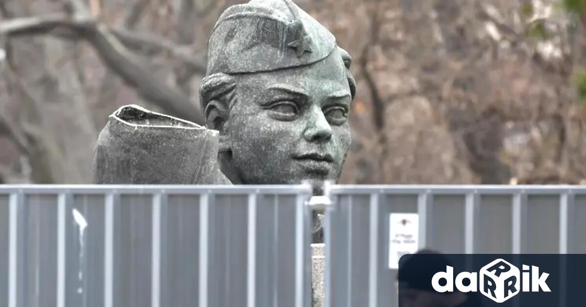 Вероятно най-известният, но и най-спорният паметник в България ще бъде
