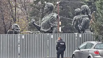 Преместиха демонтираните фигури от Паметника на Съветската армия