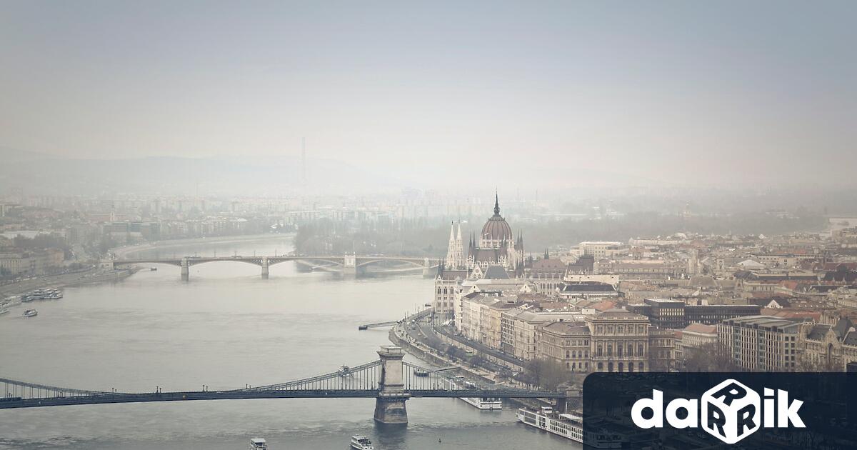 Река Дунав излезе от бреговете си в Будапеща в четвъртък