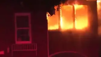 Родната къща на Бионсе избухна в пламъци (видео)