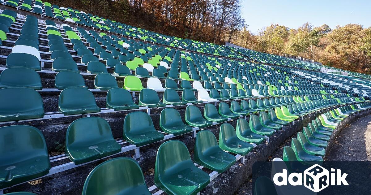 5100 нови седалки в традиционните за футболния Янтра цветове –