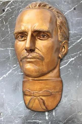 Барелеф на Данаил Попов ще бъде поставен на фасадата на плевенското Средношколско общежитие.