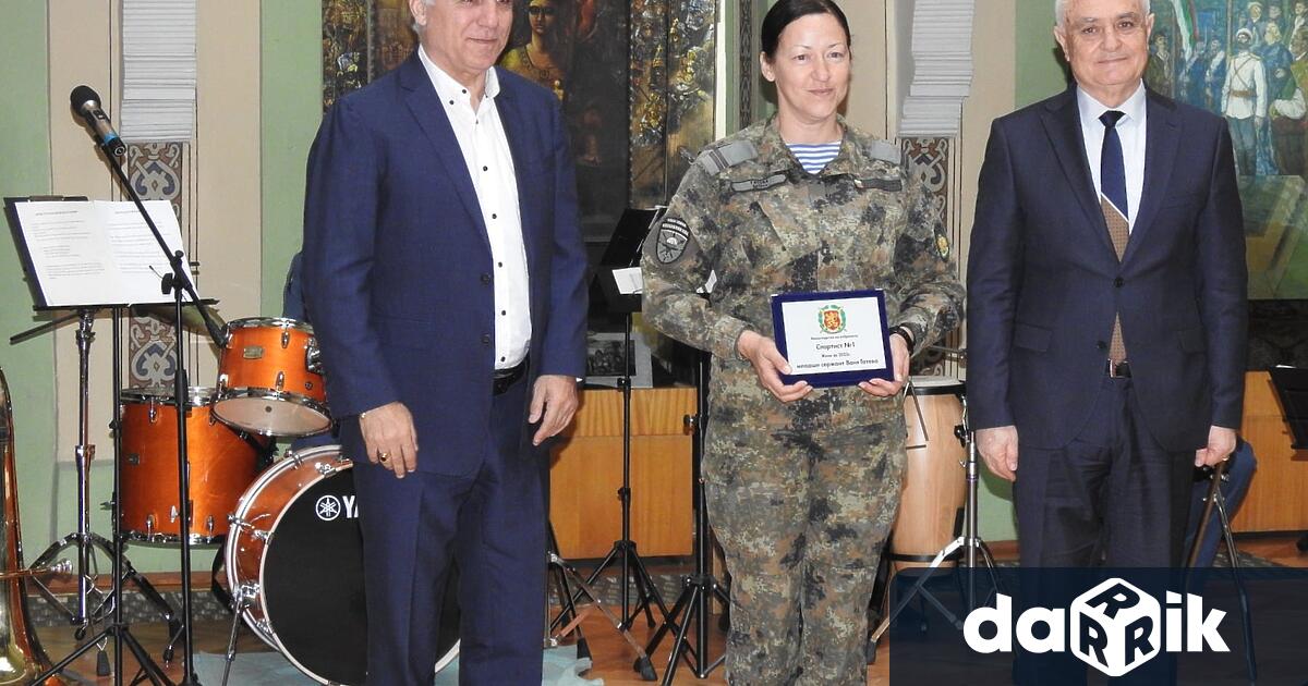 В Пловдив днесбяха наградени най добрите военни спортисти за 2023 а година