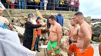 Григориан Жеков и Симон Михайлов извадиха заедно кръста в Каварна