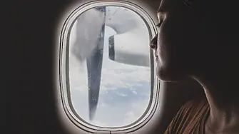 Прозорец на самолет със 177 пътници се откъсна по време на полет