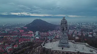ДСБ-Пловдив иска паметникът “Альоша” да бъде махнат до края на годината