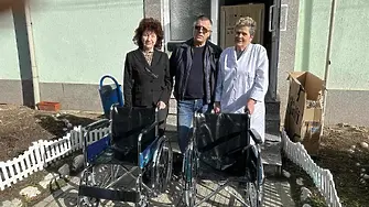 Председателят на ОбС - Девин дари инвалидни колички на Спешна помощ, болницата и на Община Девин 