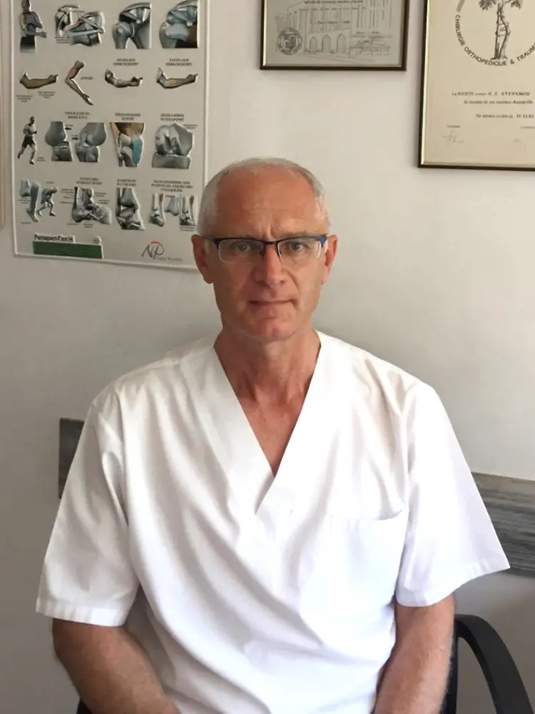 Ортопедът доц. д-р Стефан Стефанов преглежда в МБАЛ „Хаджи Димитър“ на 26 януари