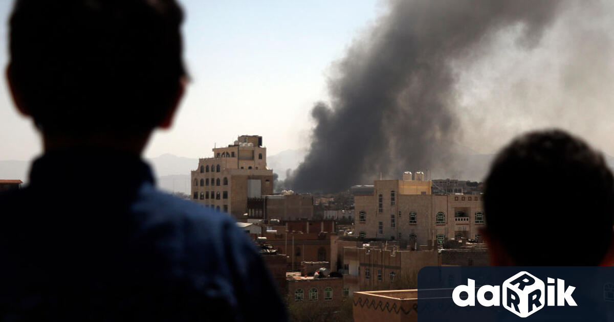 САЩ и Великобритания нанесоха удари от въздух и море срещу