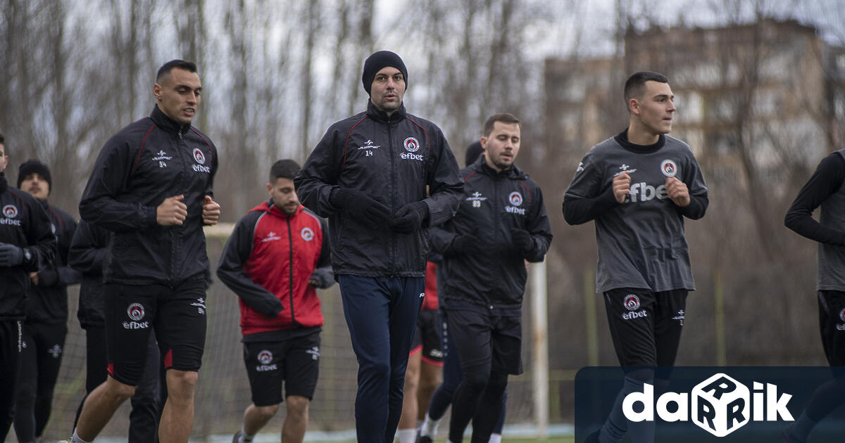 Третодивизионният ОФК Локомотив Мездра започна зимната си подготовка Старши треньорът