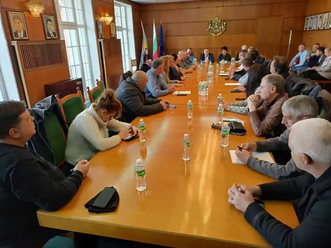 Кметът на Плевен д-р Валентин Христов и екипът му проведоха работна среща с кметовете на малките населени места